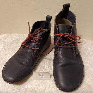 Men's used black leather shoes